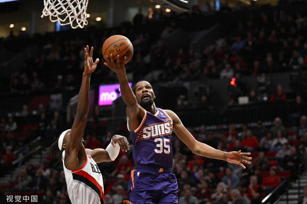 在接受采访 在接受采访